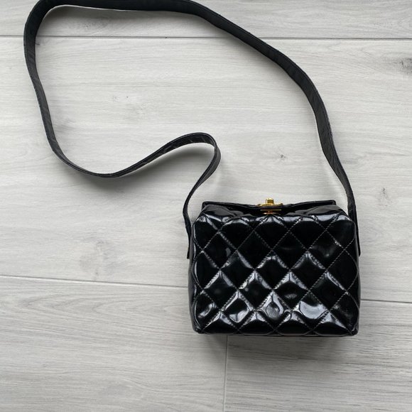 Authentic Vintage Chanel Bag - Picture 3 of 12